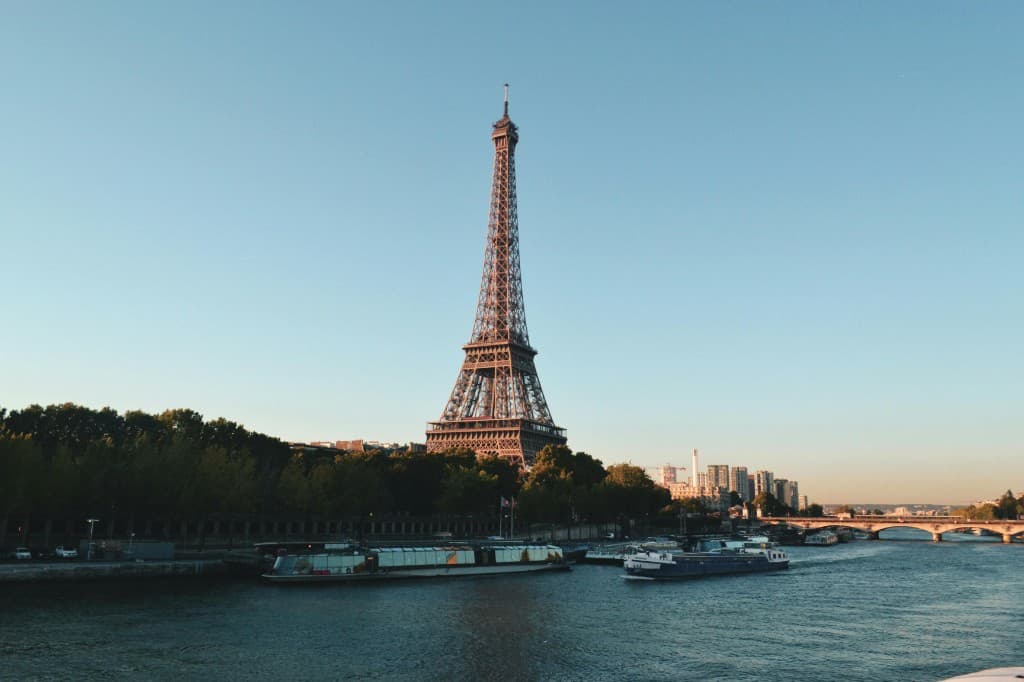 Paris — flight destination